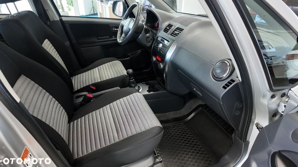 Suzuki SX4 1.6 Premium - 18