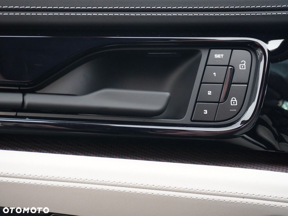 Porsche Panamera 4S E-Hybrid PHEV - 39
