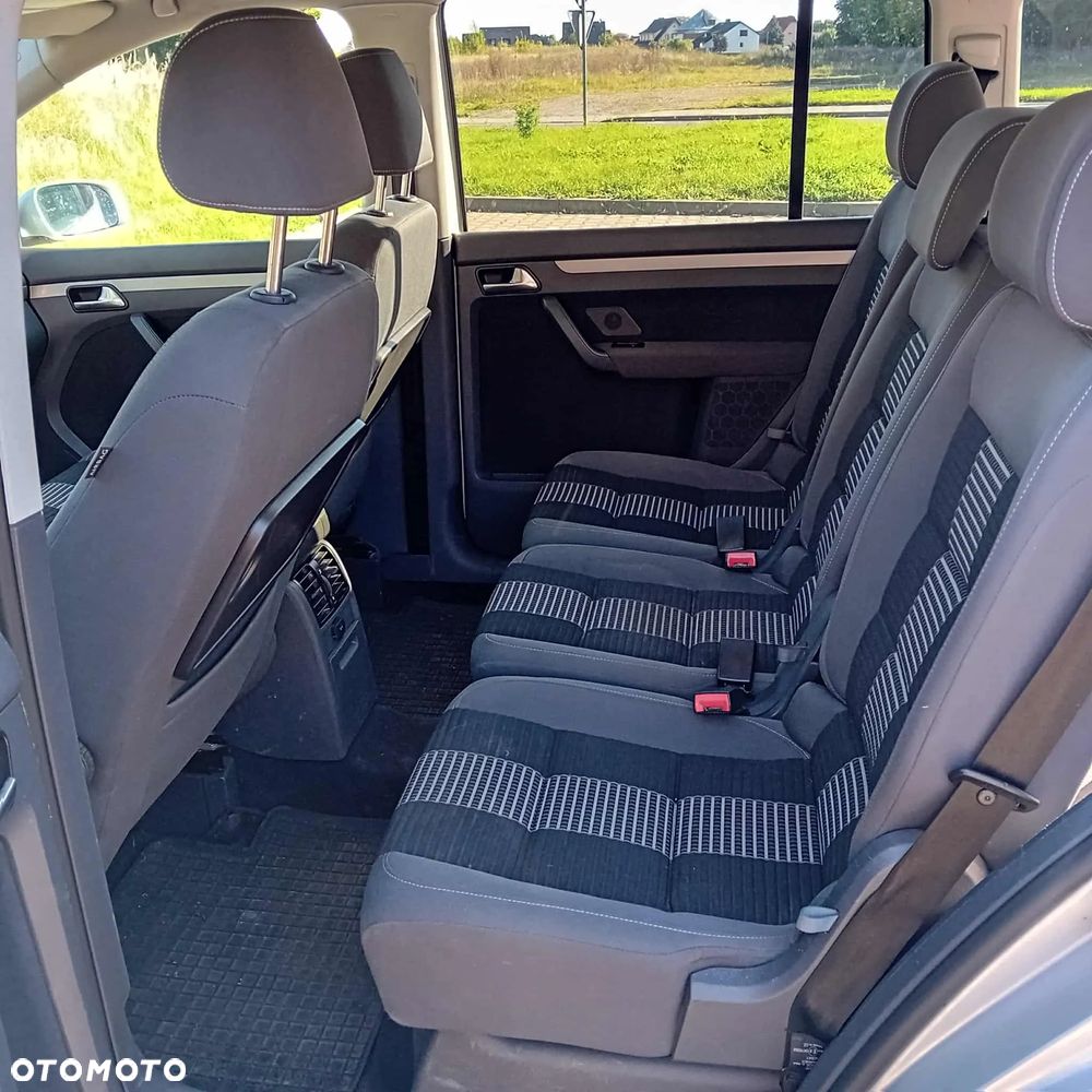 Volkswagen Touran - 9