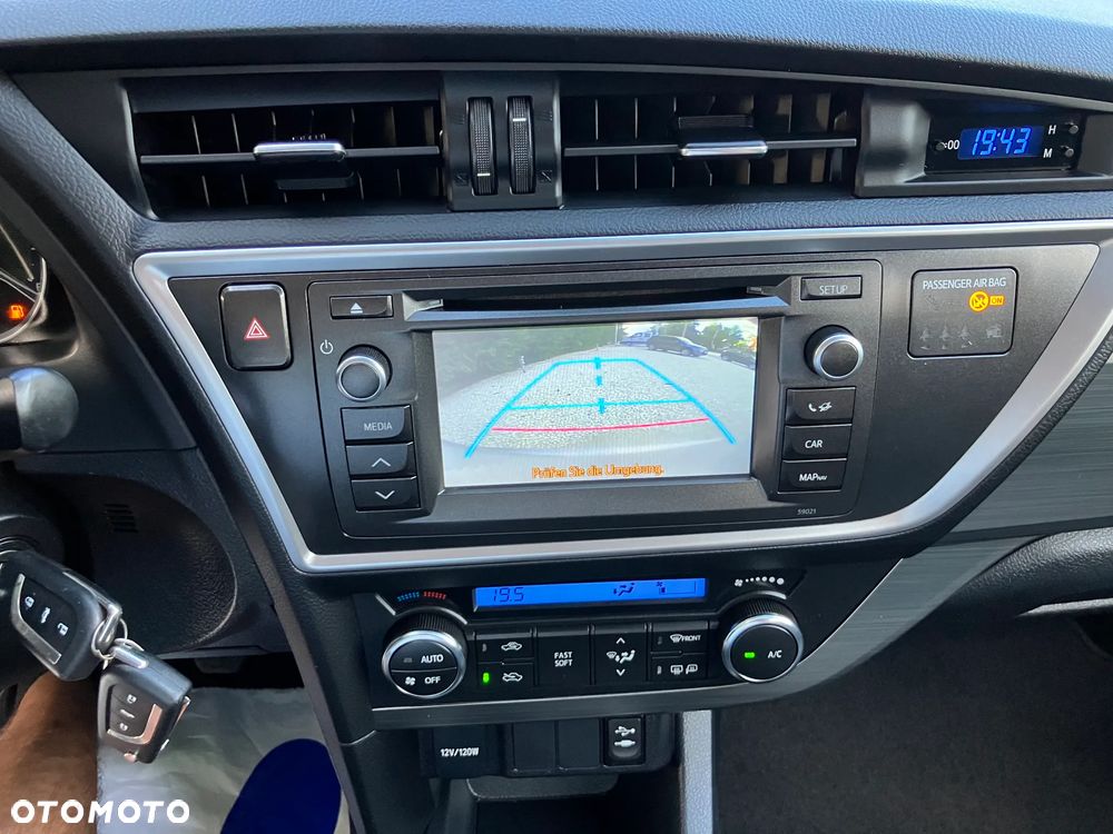 Toyota Auris 1.6 Prestige - 26