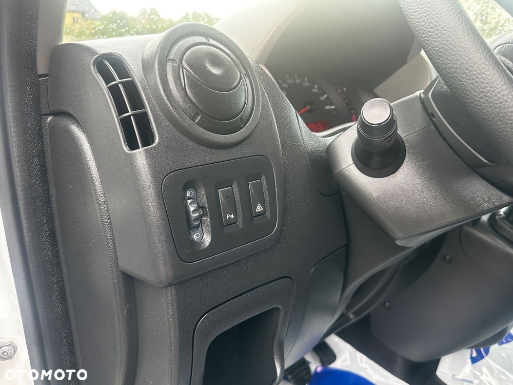 Nissan NV400 - 17