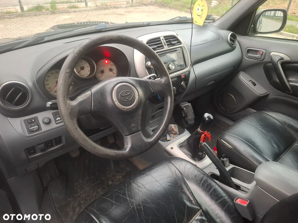 Toyota RAV4 D-4D 4x4 - 5