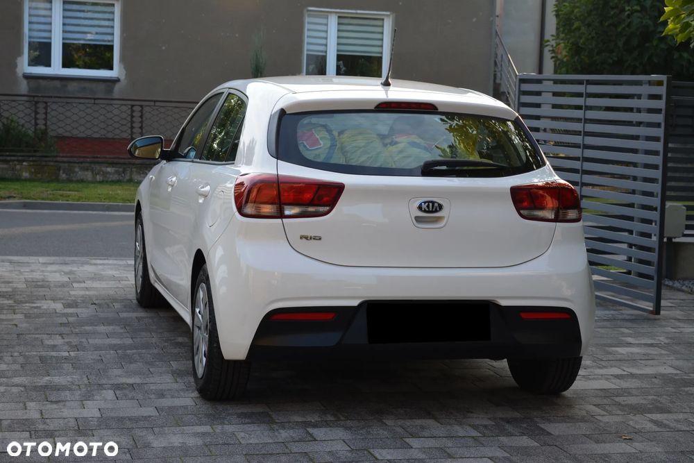 Kia Rio 1.2 L - 4