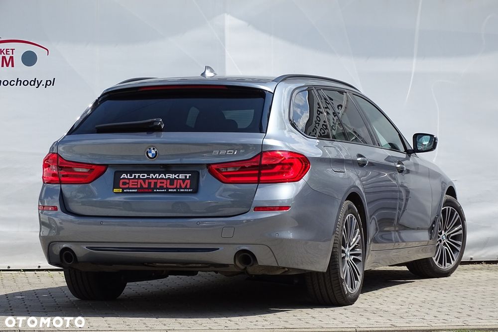BMW Seria 5 530i Sport Line - 34
