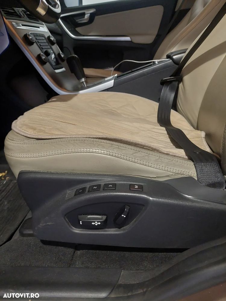 Volvo XC 60 D5 AWD Momentum - 5