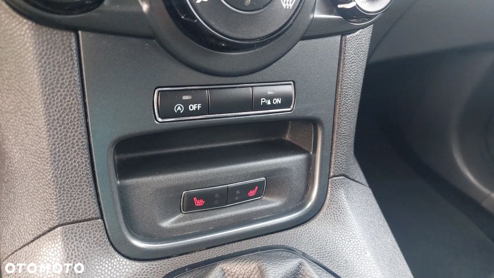 Ford Fiesta - 25