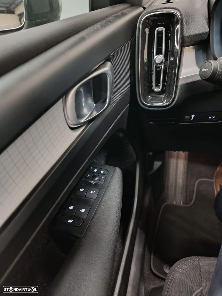 Volvo XC 40 1.5 T2 Momentum Core Geartronic - 15