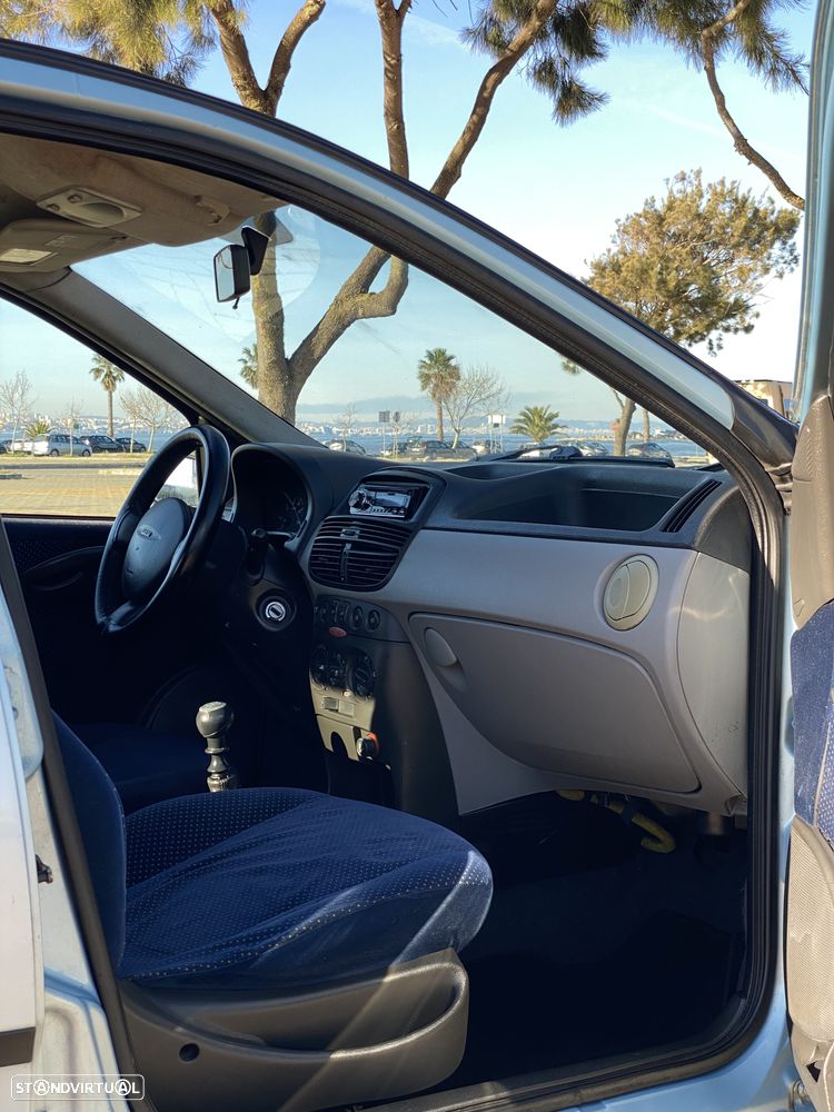 Fiat Punto 1.2 16V HLX - 12