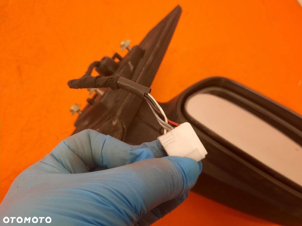 TOYOTA COROLLA  E12 01-04 LUSTERKO PRAWE ZEWNĘTRZNE E11015440 8Q3 - 6