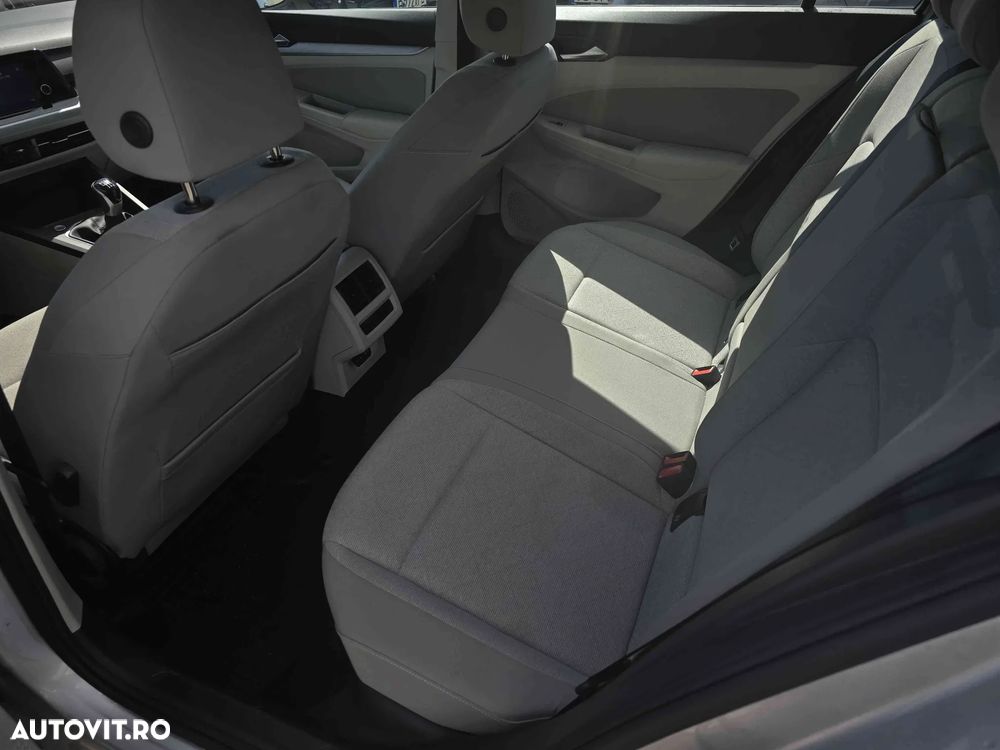 Volkswagen Golf - 10
