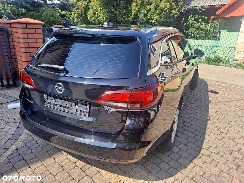 Opel Astra 1.4 Turbo Start/Stop Sports Tourer St Business Edition - 4