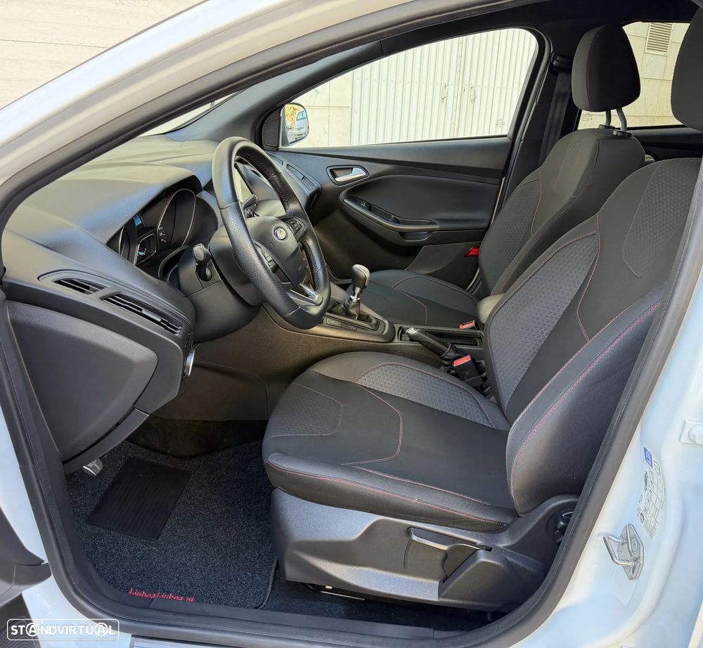 Ford Focus 1.5 TDCi ECOBlue ST-Line - 14