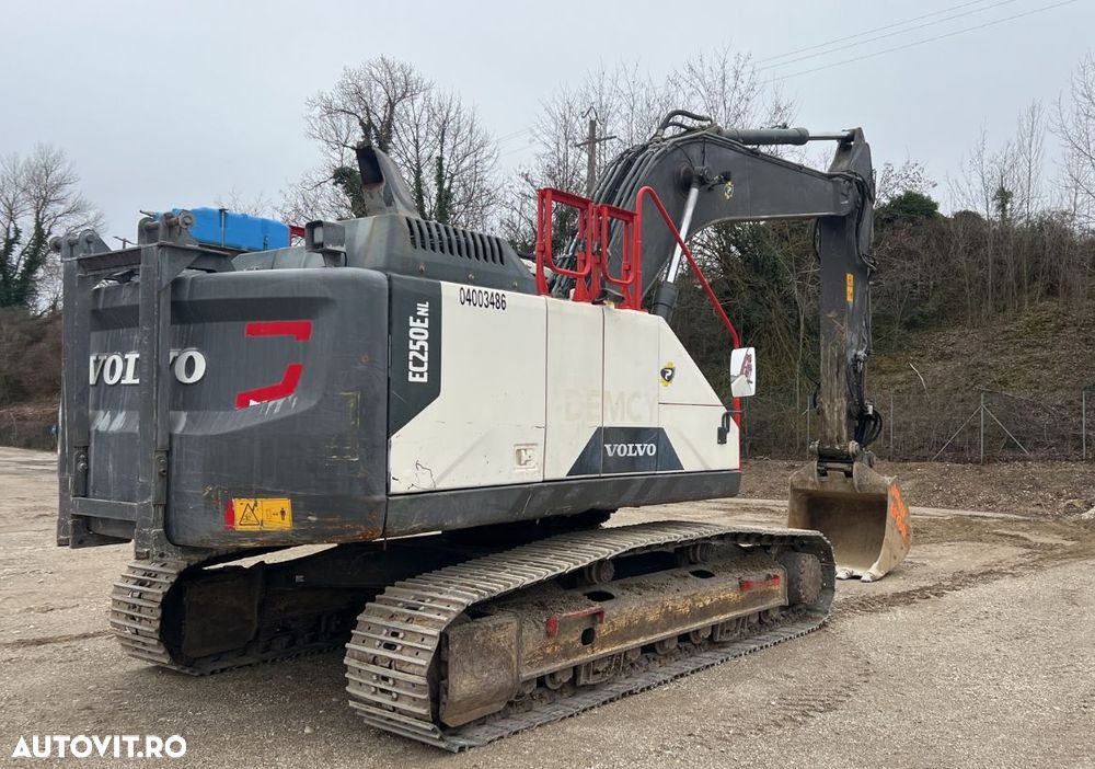 Volvo EC250E-NL Excavator - 3