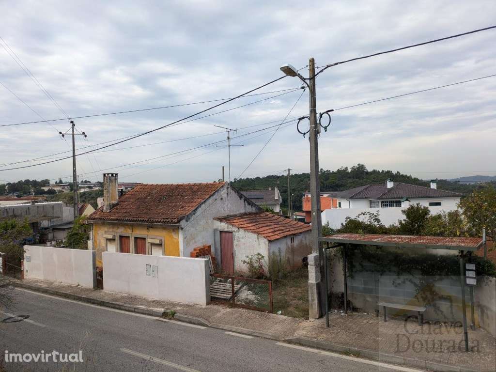 Vende-se moradia para recuperar com lote de terreno - Lordemão - Grande imagem: 5/14