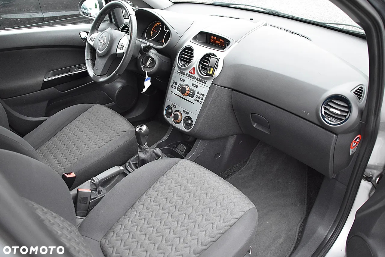 Opel Corsa 1.2 16V Cosmo - 9