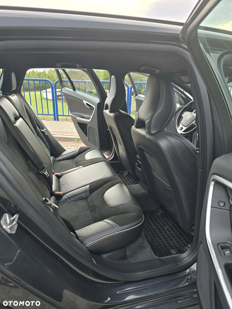Volvo V60 D3 R-Design - 9