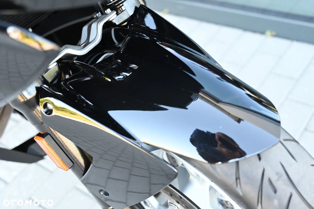 BMW F - 13