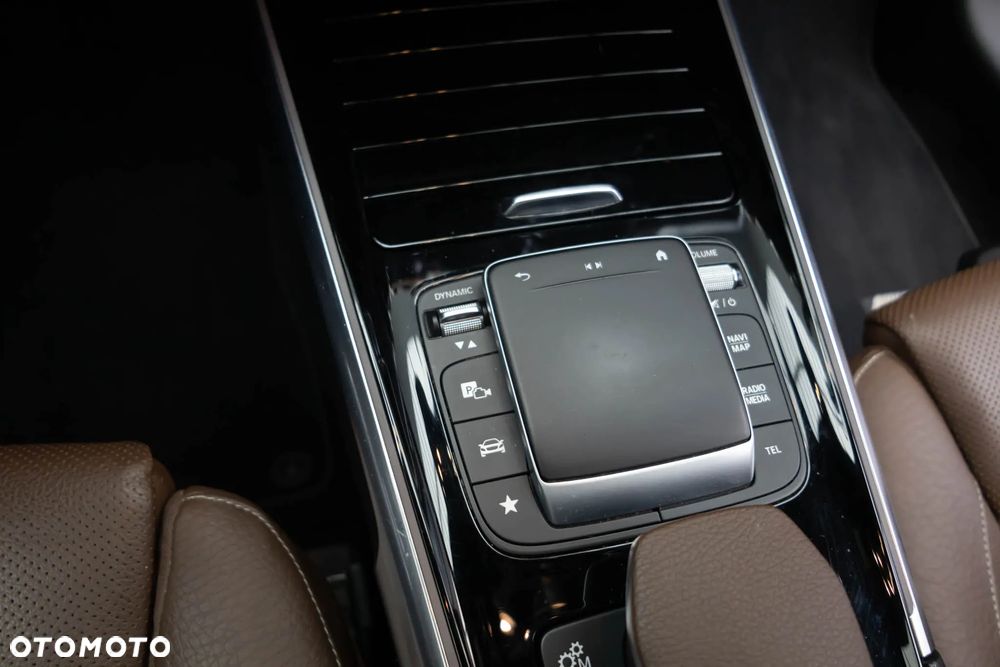 Mercedes-Benz GLB - 34