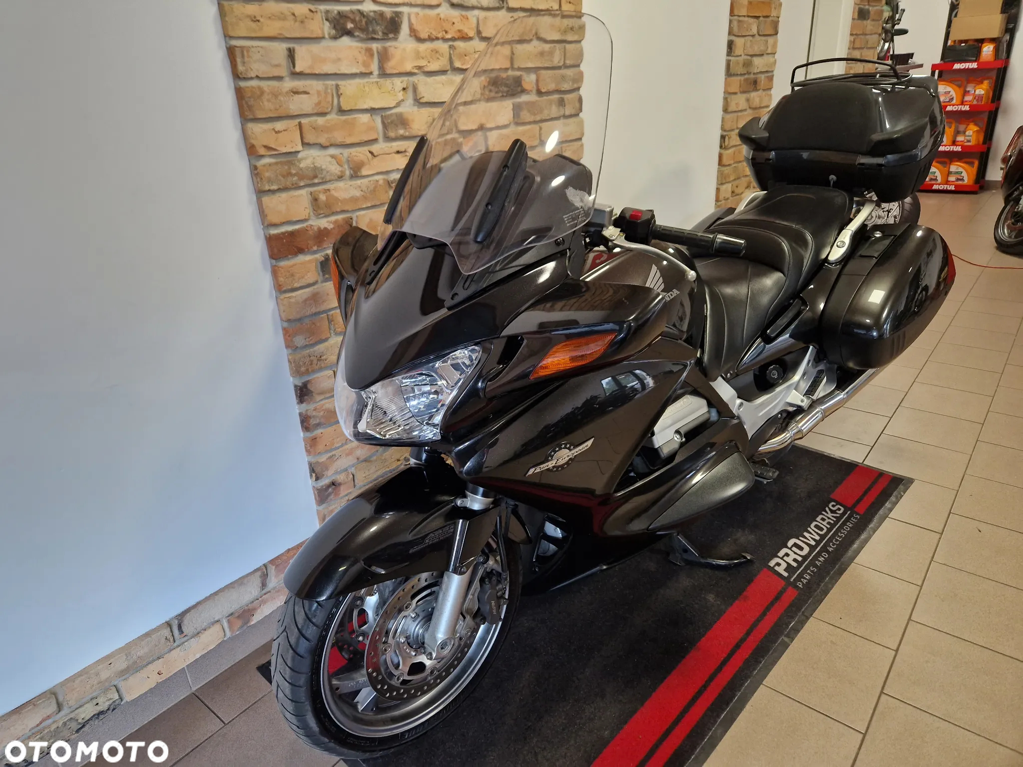 Honda ST - 9