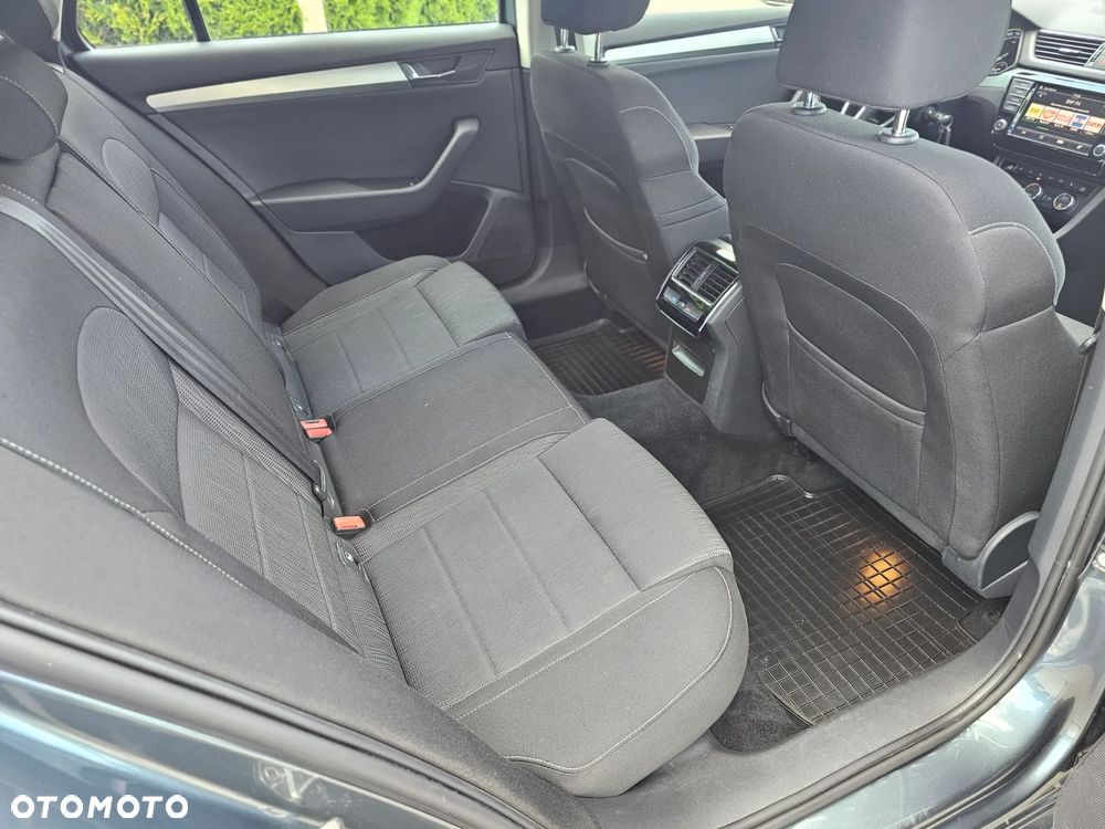 Skoda Superb 2.0 TDI Premium Edition - 12