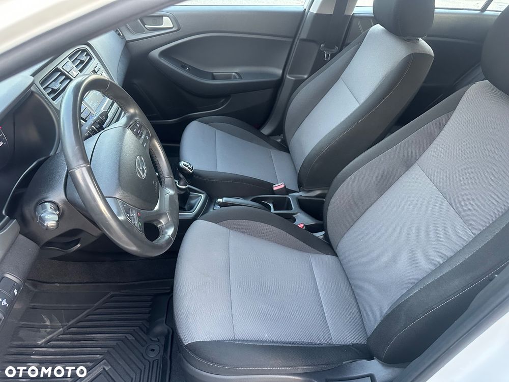 Hyundai i20 1.4 Comfort - 24