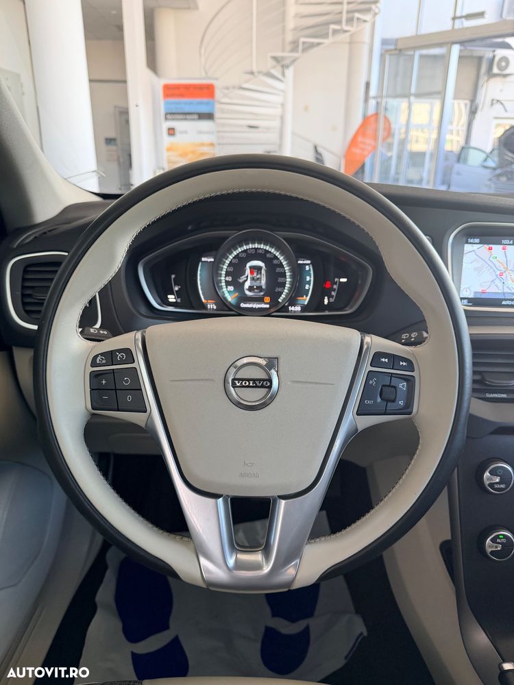 Volvo V40 D3 Geartronic Momentum - 24