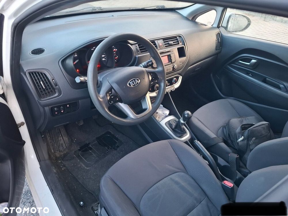 Kia Rio - 8