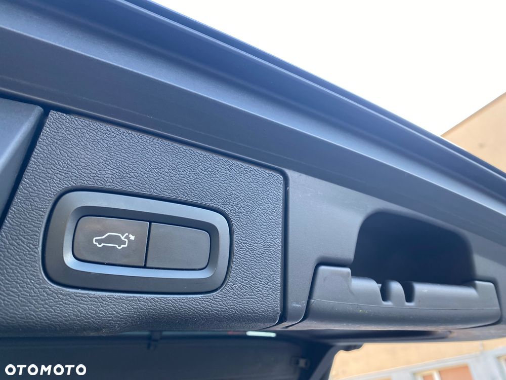 Volvo XC 60 D4 AWD Momentum - 32