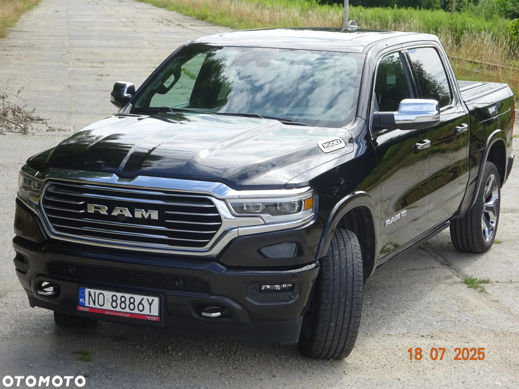 RAM 1500 5.7 eTorque Crew Cab Shortbed Longhorn Chrome - 11