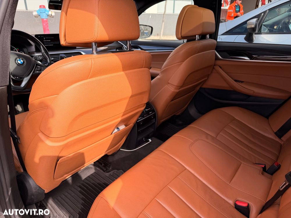 BMW Seria 5 520d xDrive AT - 14