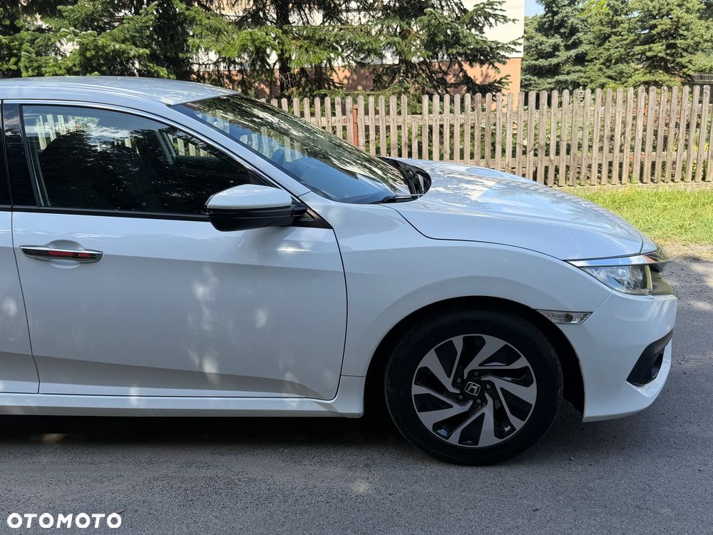 Honda Civic 1.5 i-VTEC Turbo CVT Elegance - 30