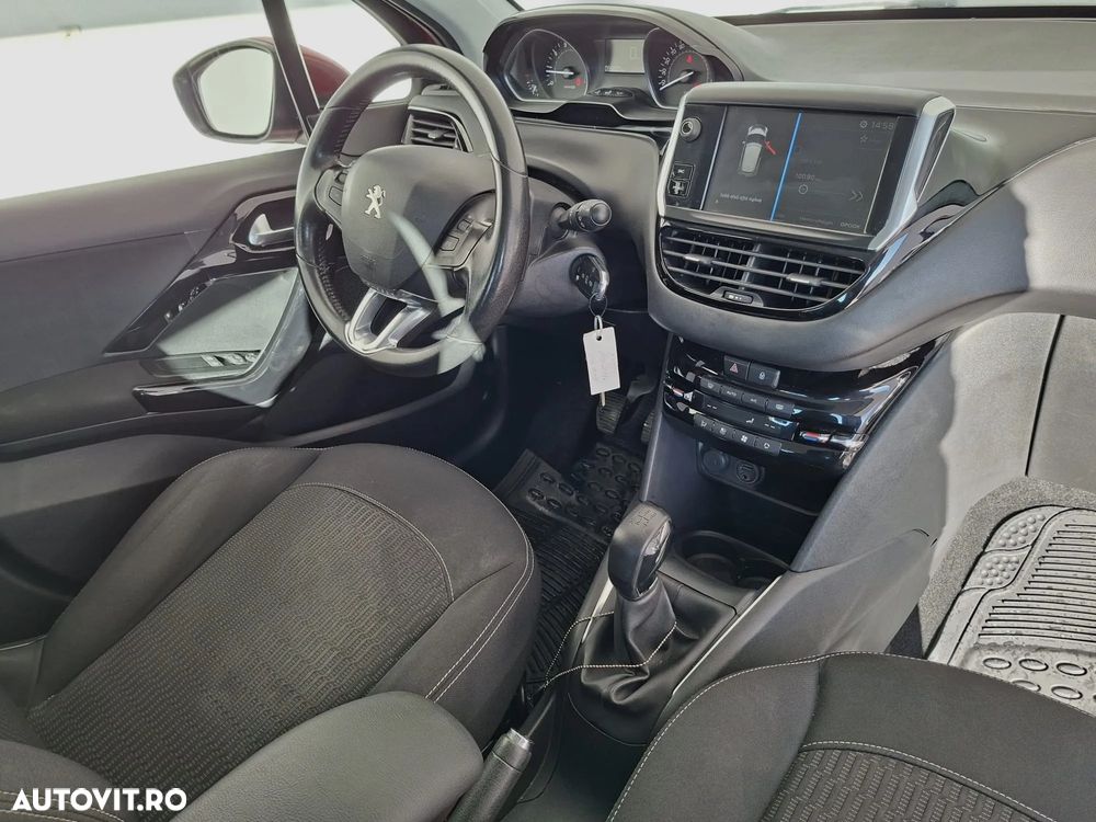 Peugeot 208 1.2 L PureTech Allure - 18