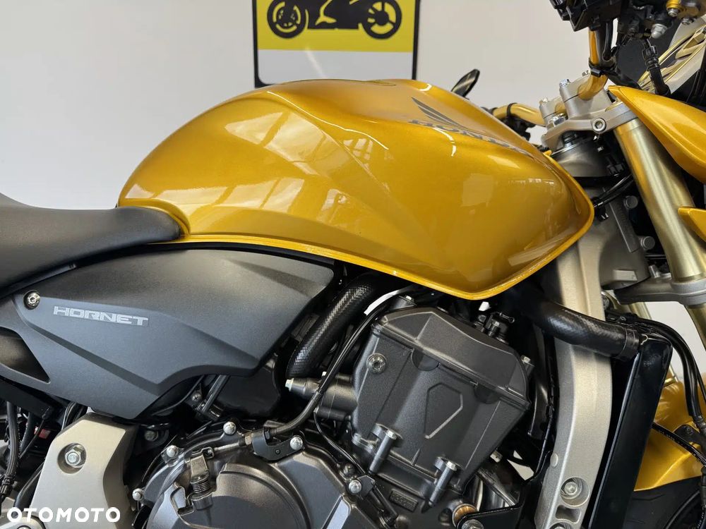 Honda CB - 12