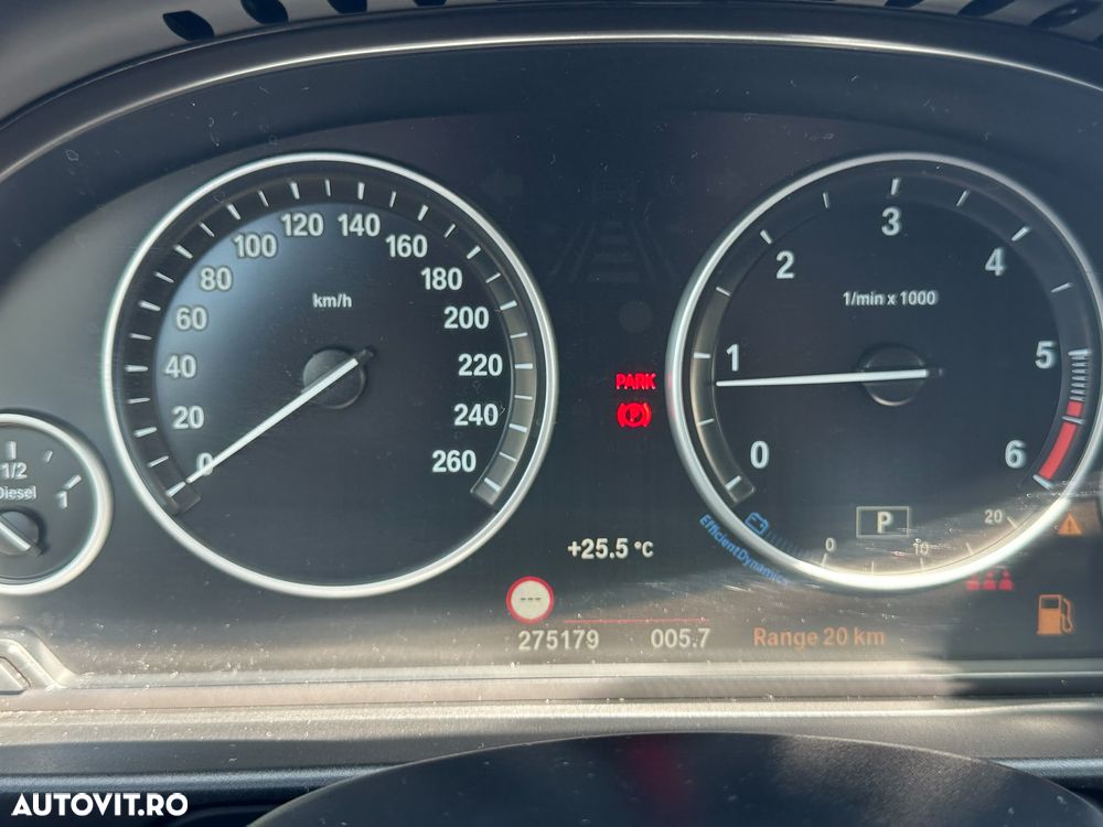BMW Seria 5 525d xDrive AT - 11