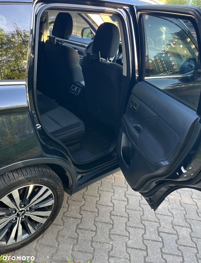 Mitsubishi Outlander 2.0 Instyle Navi 4WD CVT - 9