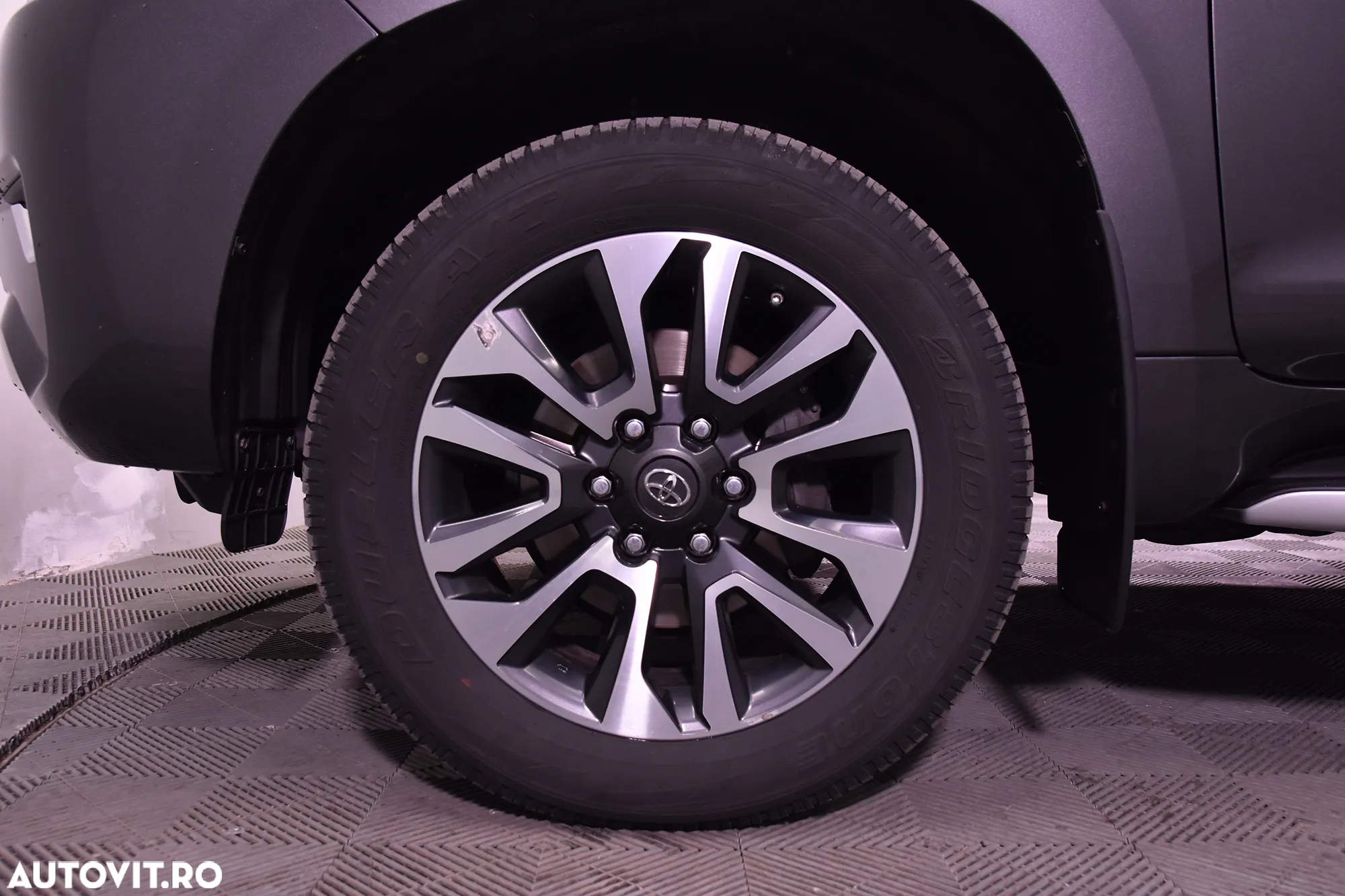 Toyota Land Cruiser - 14