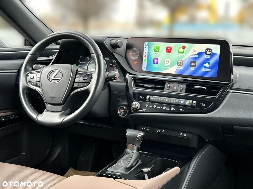 Lexus ES 300h F Sport Design - 12