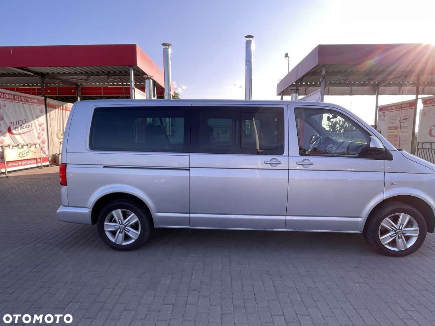 Volkswagen Caravelle - 7