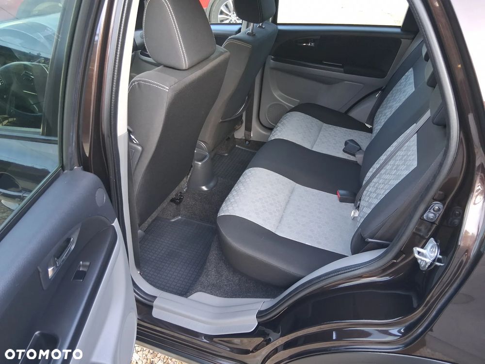 Suzuki SX4 2.0 DDiS 4x4 Style - 9