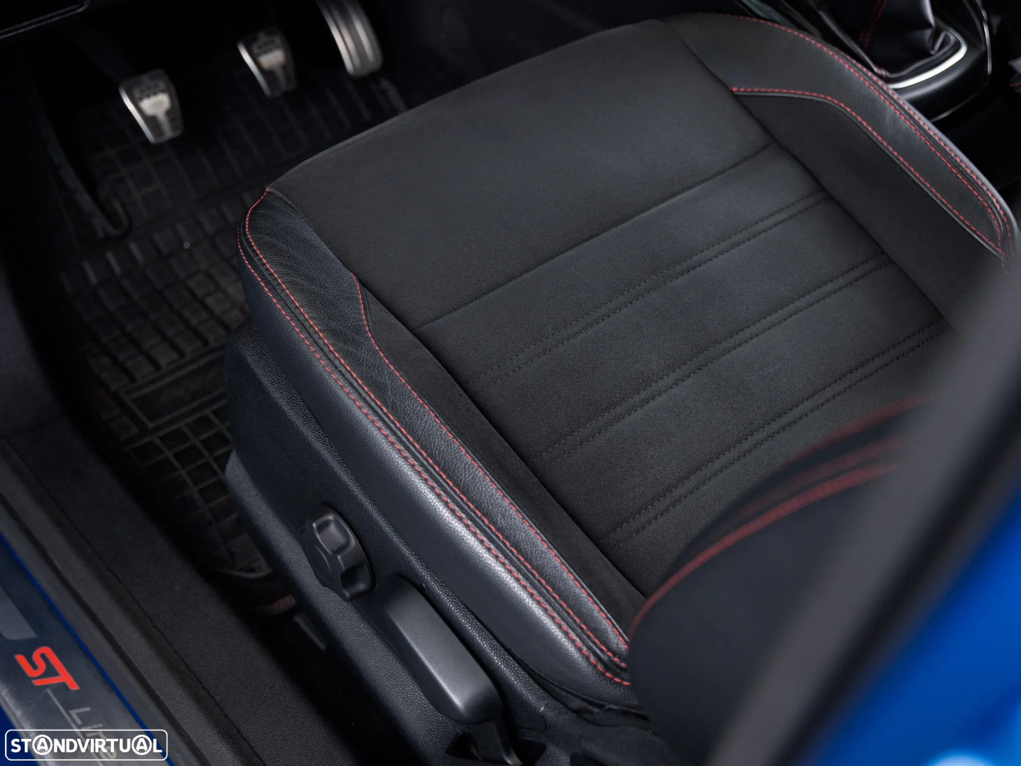 Ford EcoSport 1.0 EcoBoost ST-Line Plus - 26