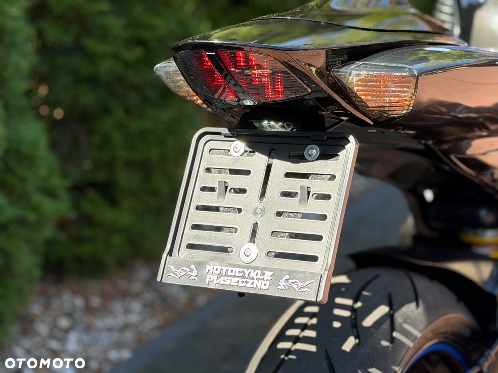 Suzuki GSX-R - 24