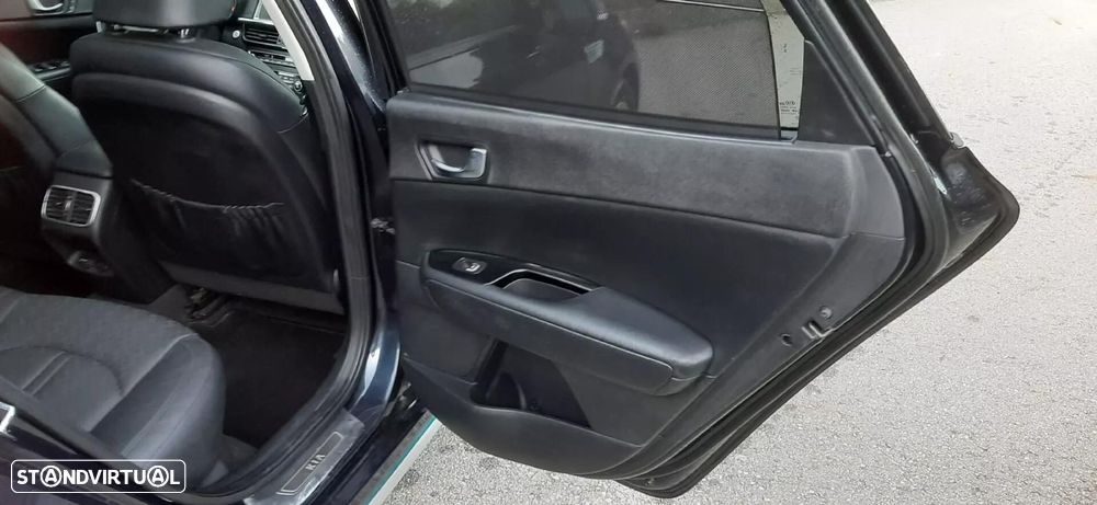 Kia Optima SW - 36