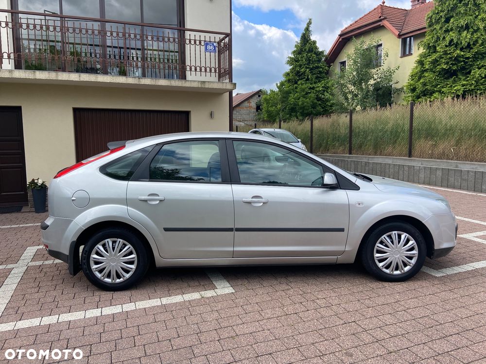 Ford Focus 1.6 Ambiente - 4