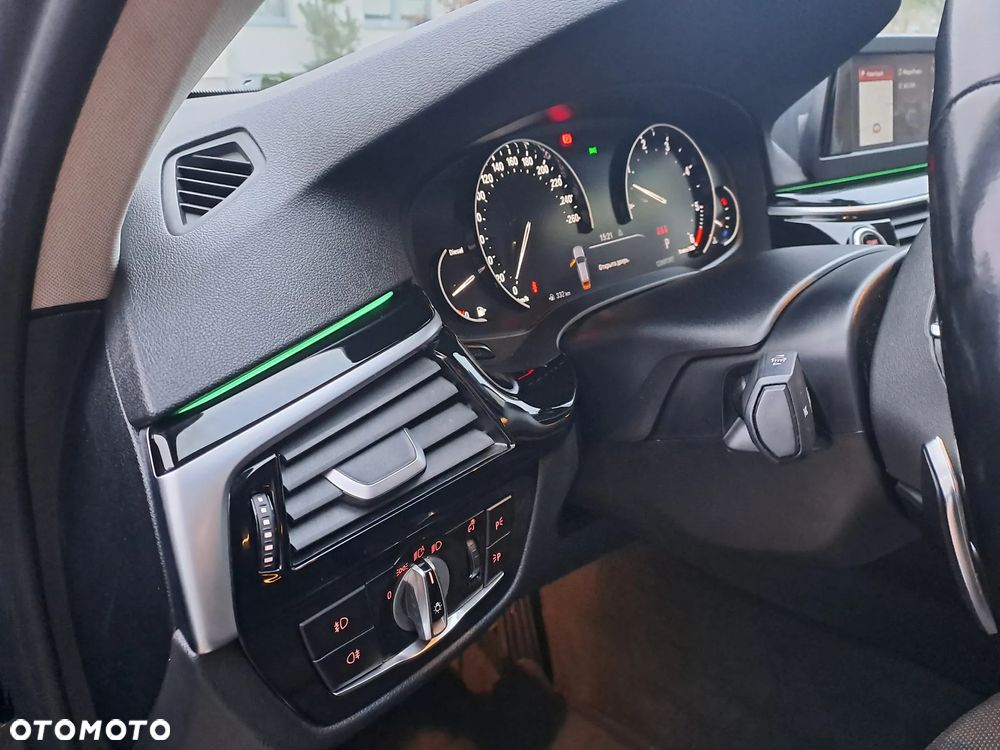 BMW Seria 5 530d xDrive Sport Line - 11