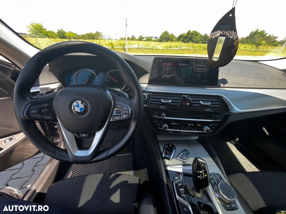 BMW Seria 5 520d Aut. Sport Line - 9