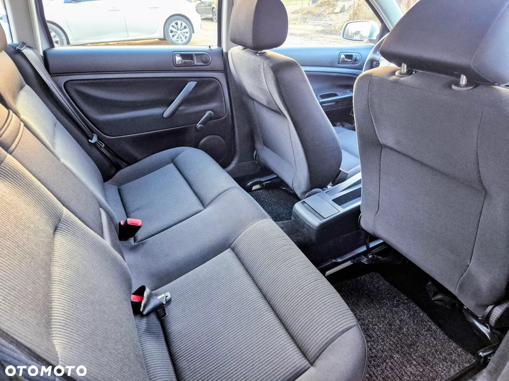 Volkswagen Passat 1.6 Comfortline Family - 13