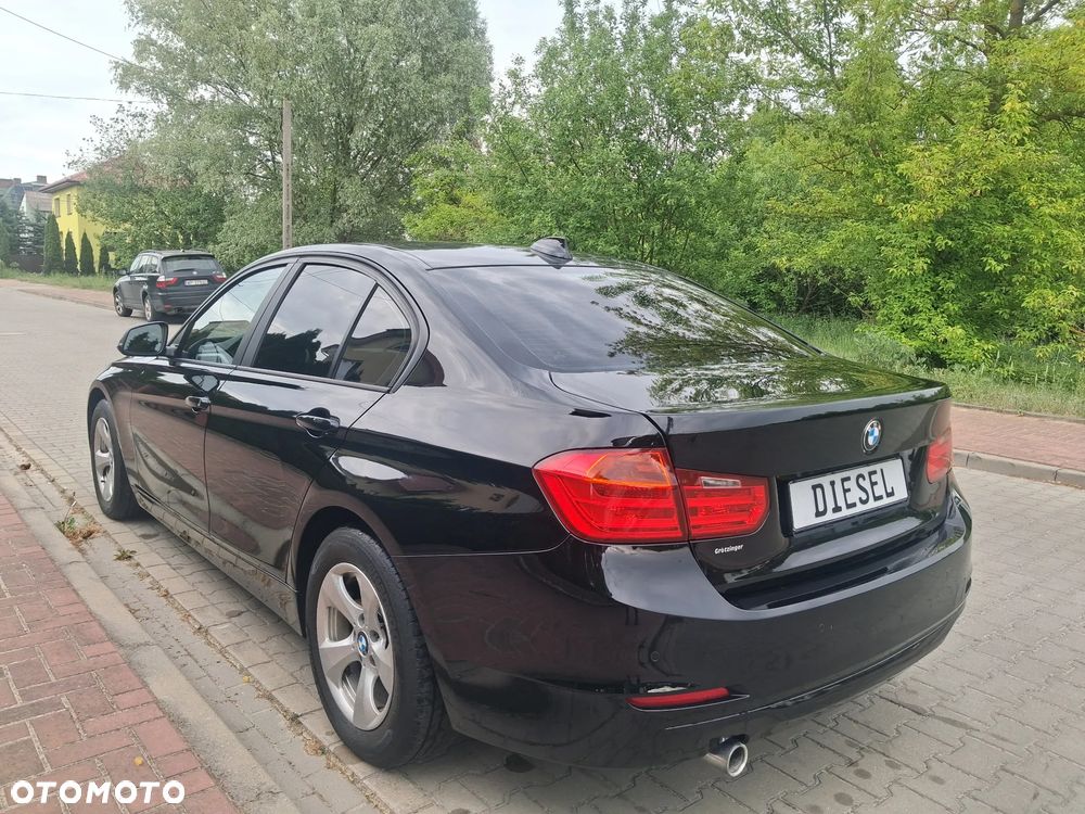 BMW Seria 3 318d Sport Line - 2