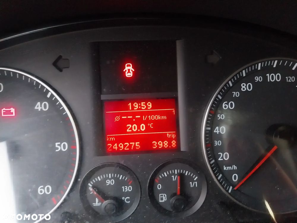 Volkswagen Touran - 17