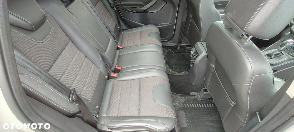 Ford Kuga - 12