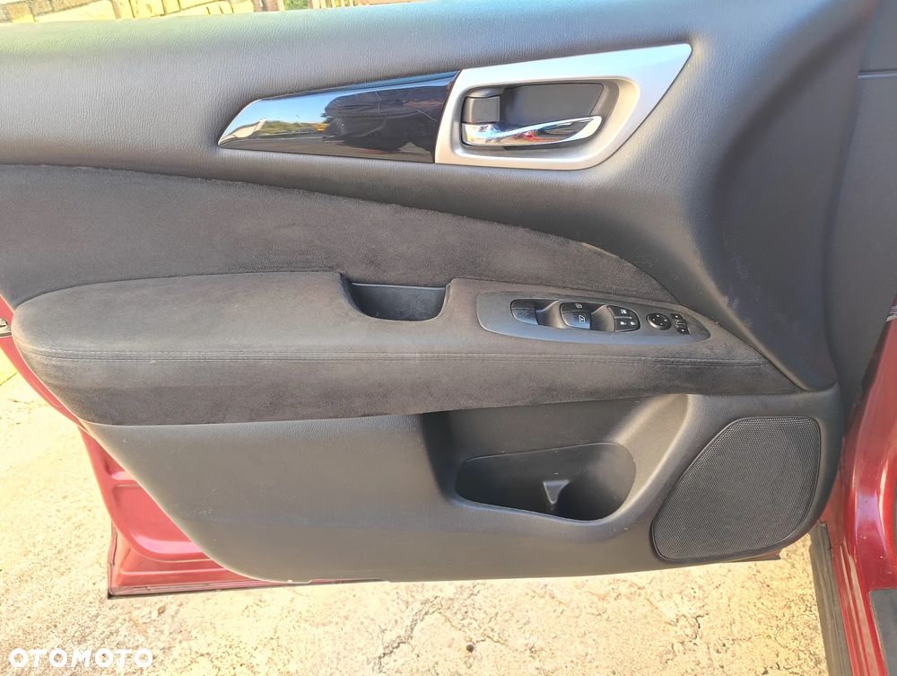 Nissan Pathfinder - 22